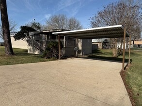 Building Photo - 10 Southwood Shores Dr