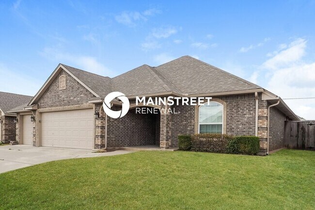 Building Photo - 3 Bedroom Pet-Friendly Home in YUKON, OK with Main Street Renewal