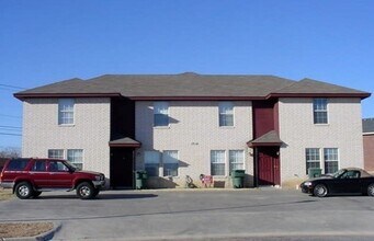 Building Photo - 1710 Spring Rose Cir