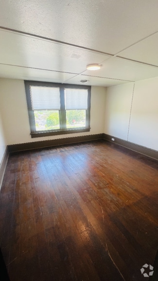 Building Photo - 812 Tyler Ave