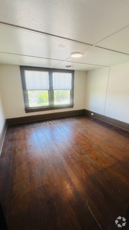 Building Photo - 812 Tyler Ave