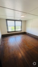 Building Photo - 812 Tyler Ave