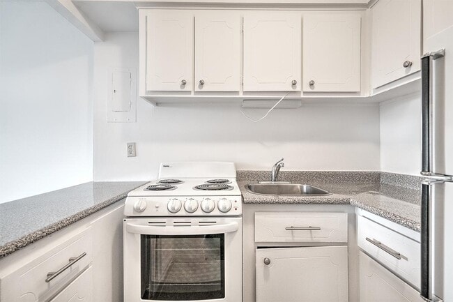 Building Photo - The Lorne Apartments