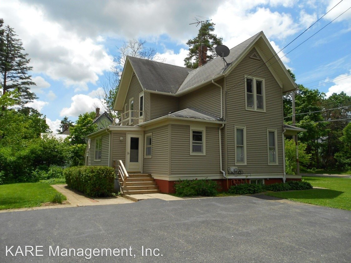 Primary Photo - 1 br, 1 bath House - 27 South Lake Street