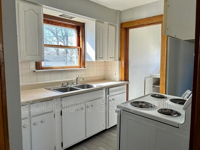 Building Photo - 97 Brighton Dr