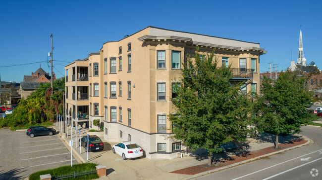 Building Photo - Iowa Flats