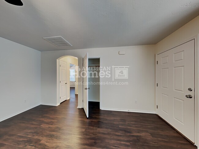 Building Photo - 120 White Sands Drive