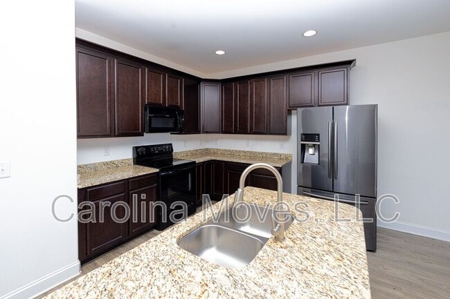 Foto del edificio - 210 Royal Hill Ln