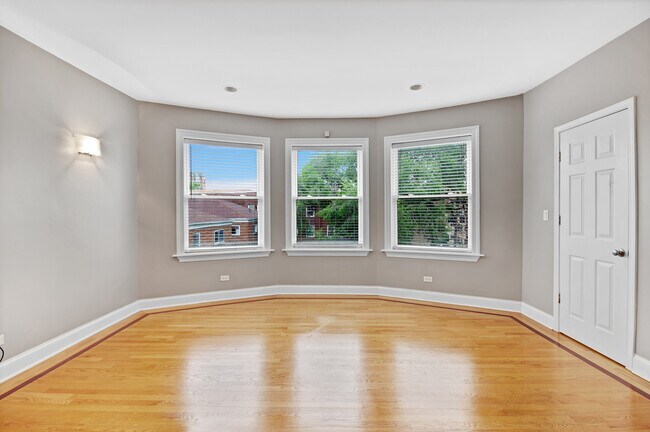 Foto del edificio - 5955 N Winthrop Ave