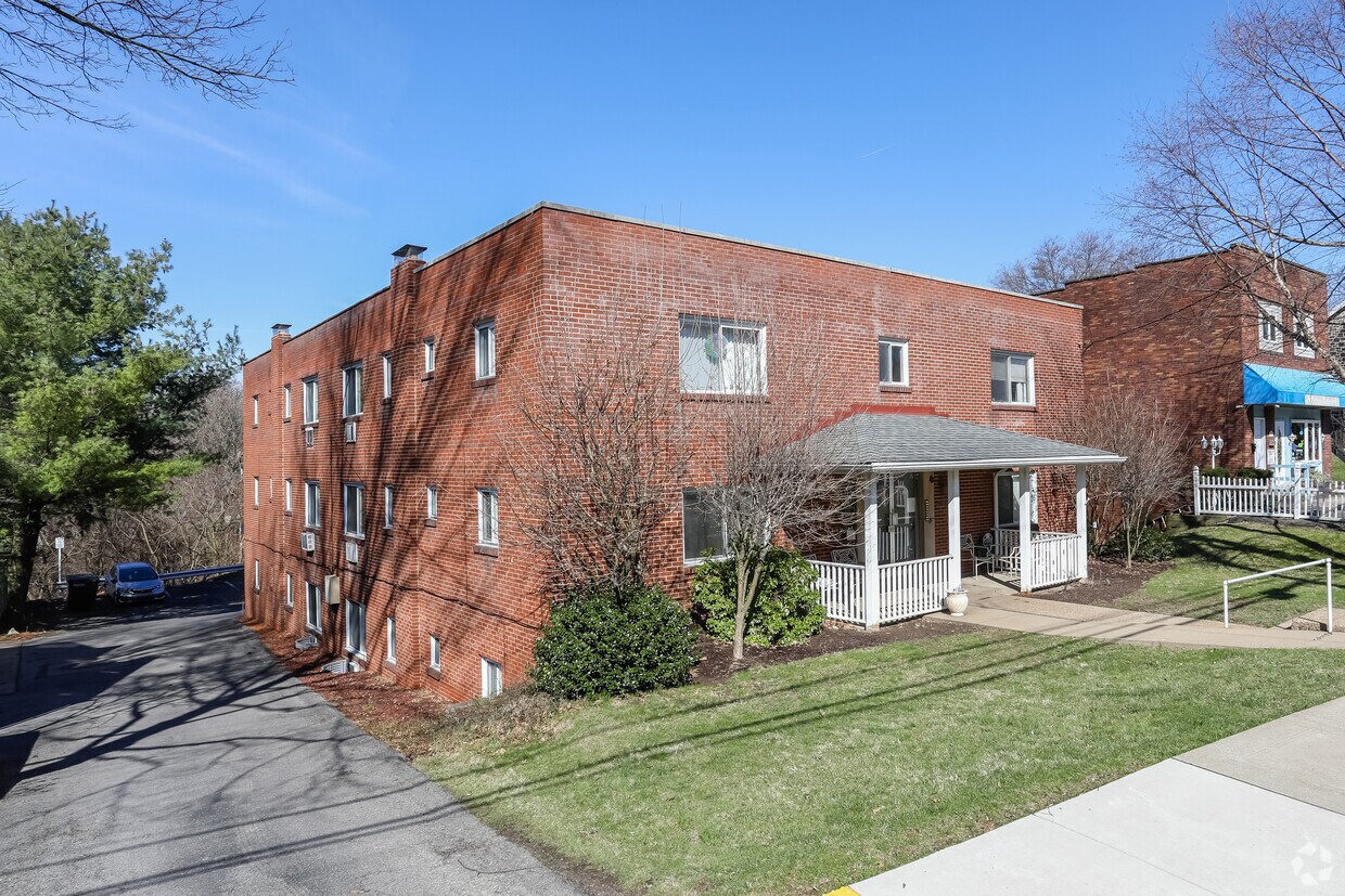 Foto principal - 2708 Main St