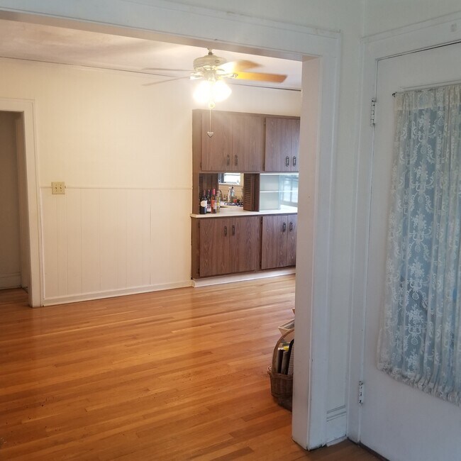 dining room view of pass-thru to kitchen - 2129 Coventry Rd