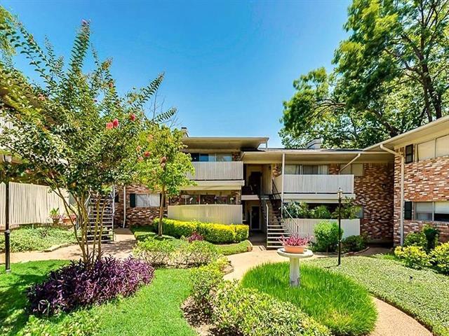 Foto del edificio - 7832 Royal Ln