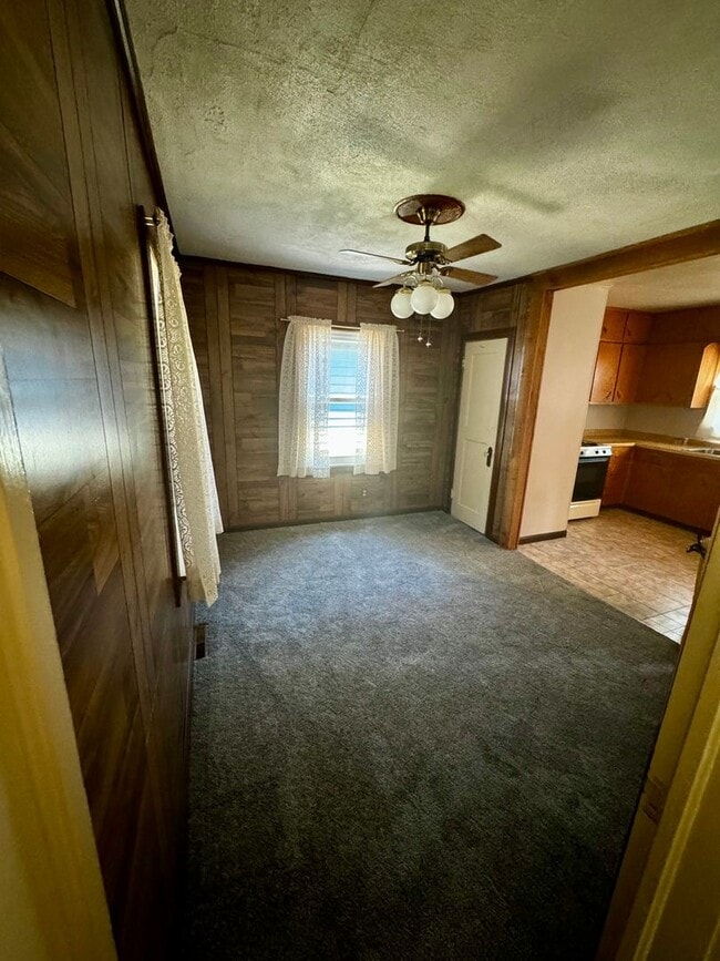 Building Photo - $1,250 - 2 Bed/1 Bath Single Family Home i...