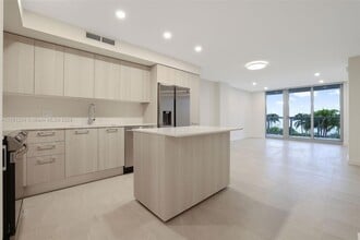 Building Photo - 1500 Bay Rd