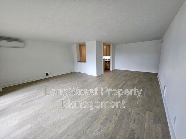 Foto del edificio - 2393 SW Park Pl