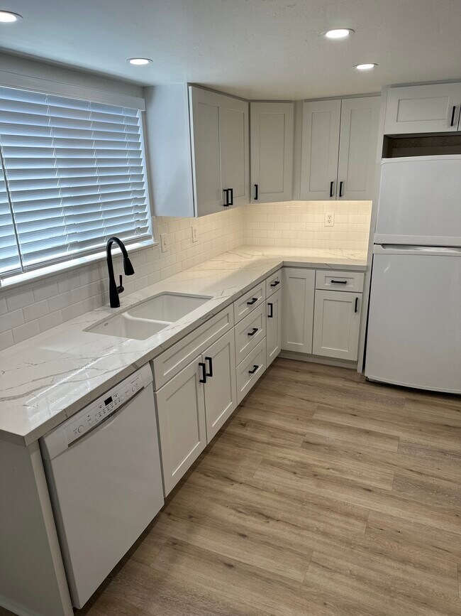Kitchen - 2424 Santa Ana Ave