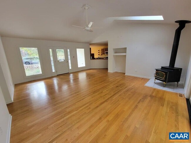 Building Photo - 1 Fairway Dr