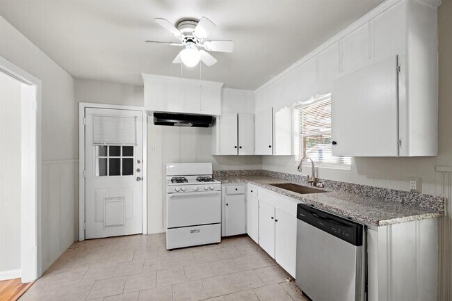 Building Photo - 8726 Varner Rd