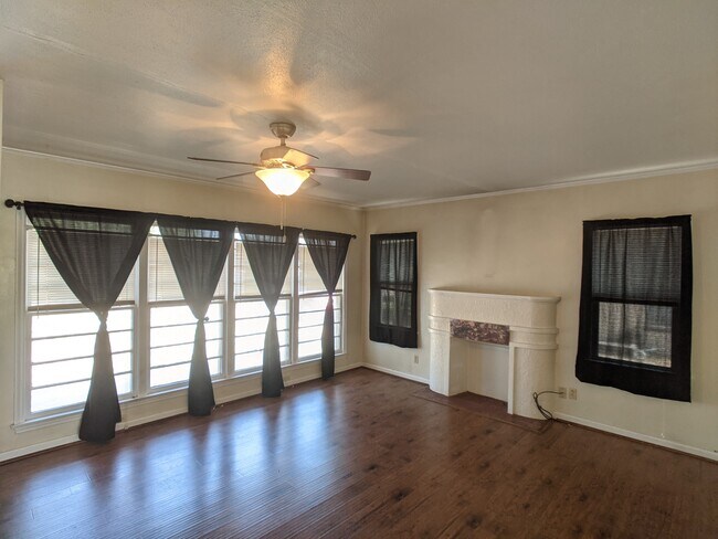 Foto del edificio - 1428 Axtell St