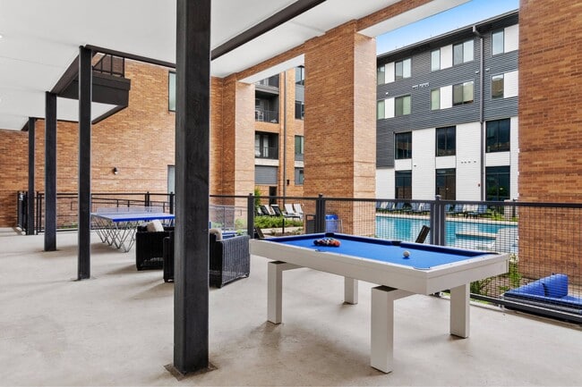 Building Photo - Fivetwo at Highland