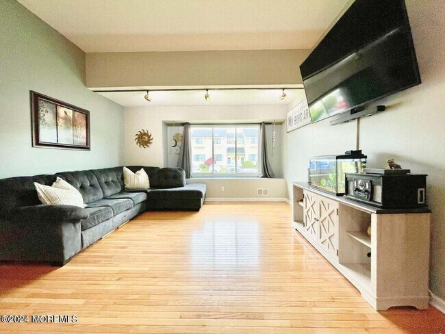 Foto del edificio - 562 Clubhouse Dr