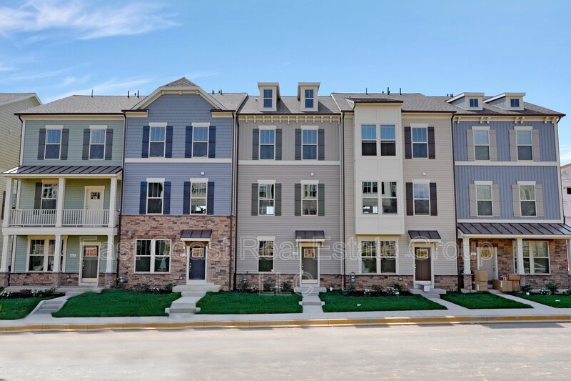 Foto principal - 8635 Shady Pines Dr