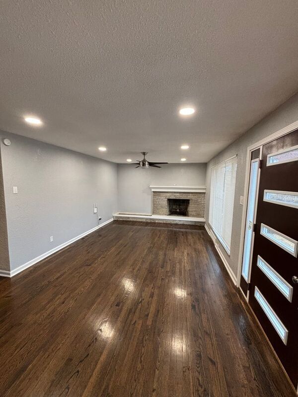 Building Photo - 6064 W Cabanne Pl