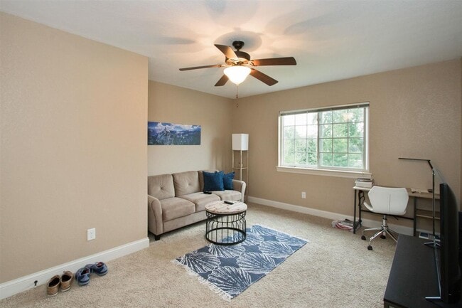 Building Photo - 100 Grandview Ct