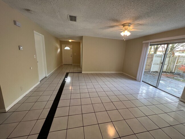 Foto del edificio - Excellent 4 Bedroom in Coral Springs