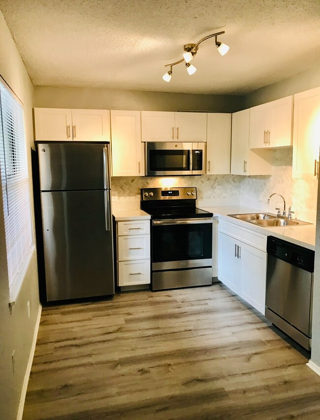 Building Photo - The Apartments at Oak Creek