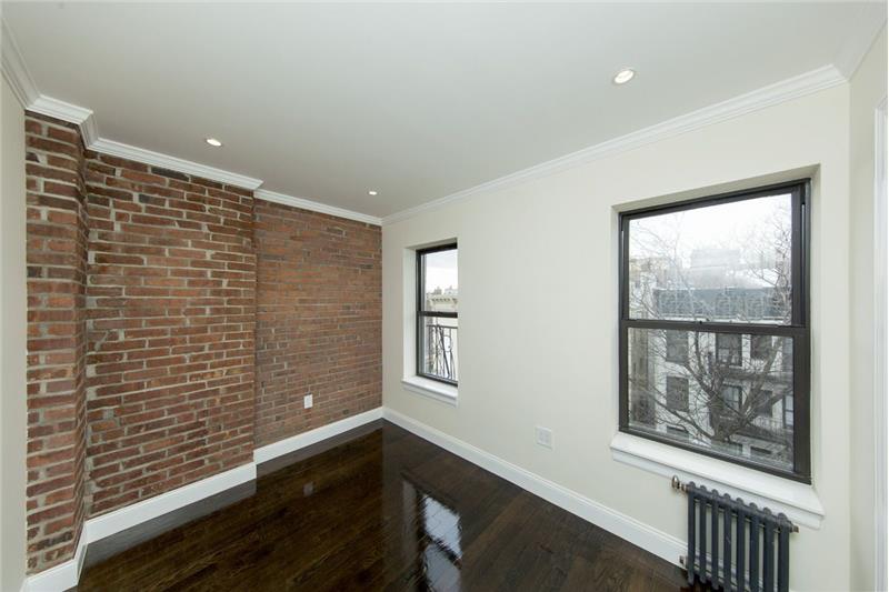 Building Photo - 430 E 9th St