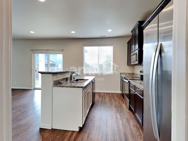 Building Photo - 2748 Moore Ave