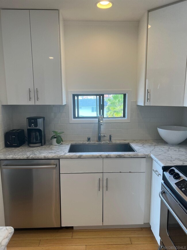 Building Photo - 8263 Camino Del Oro