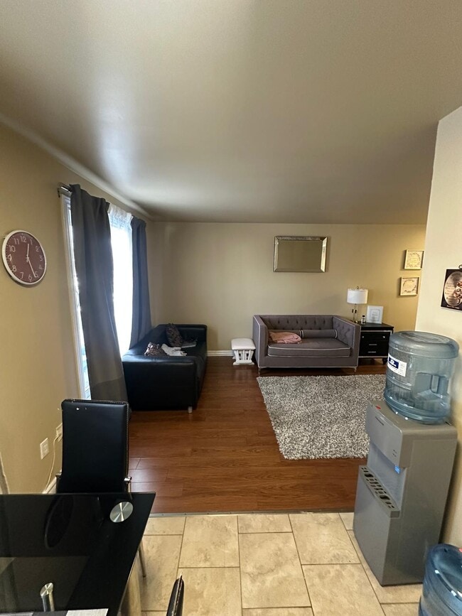 Building Photo - 110 Rue Turenne