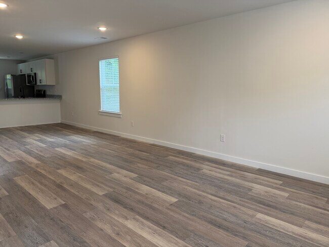 Building Photo - Hickory Duplex 119