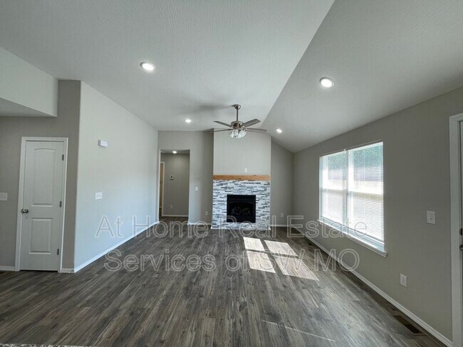Building Photo - 516 S Evergreen Ave