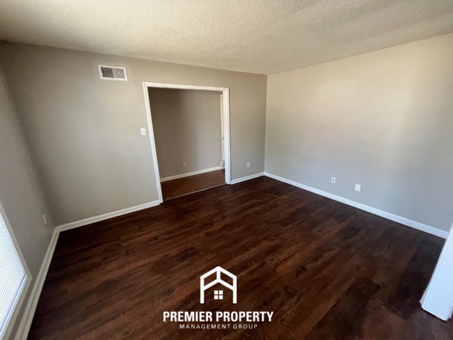 Photo - 3199 Morningview Dr House