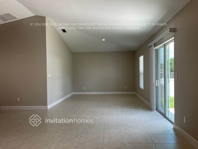 Building Photo - 982 Carver Rd SE