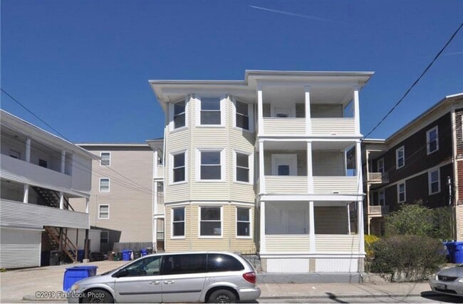 Building Photo - 179 Valley St