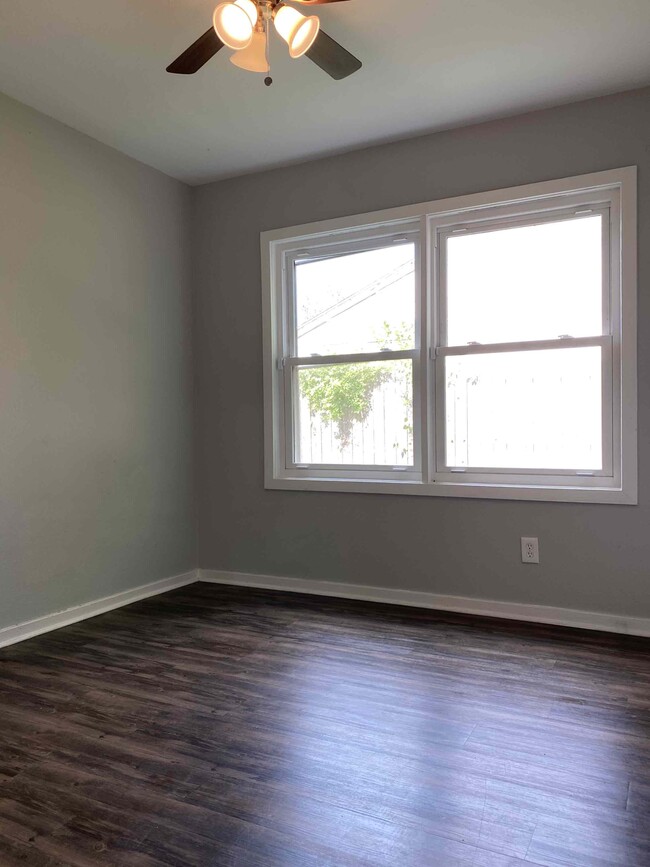 Spacious middle bedroom - 4230 Friar Point Rd