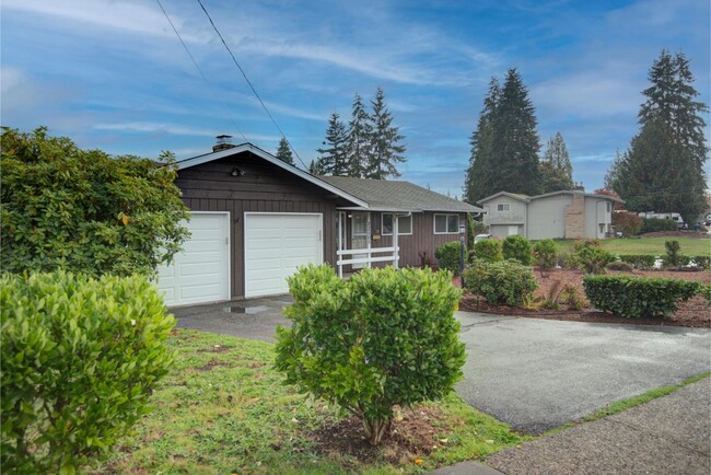 Building Photo - Mountlake Terrace Spacious One Story On La...