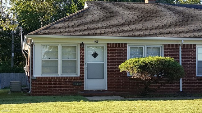 Foto del edificio - 923 S Schweiter Ct