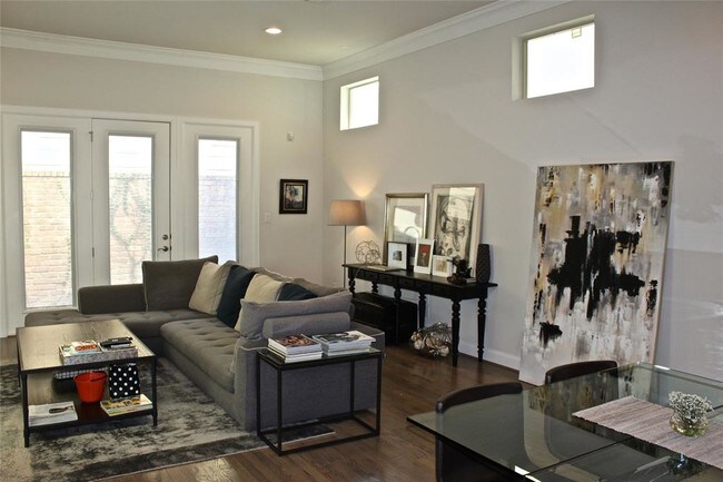 Foto del edificio - 3717 Newhouse St
