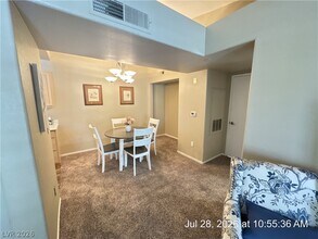 Building Photo - 950 Seven Hills Dr