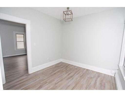 Foto del edificio - 145 Maple St