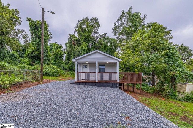 Building Photo - 611 Hunters Ct