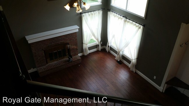 Building Photo - 104 S Sunset Ln