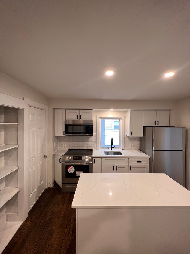 Kitchen full view - 58 Douglass St