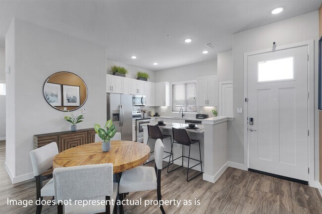 Foto del edificio - 7145 Black Beaver Cir