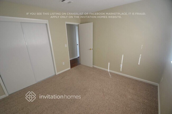 Building Photo - 303 Hampshire Ct